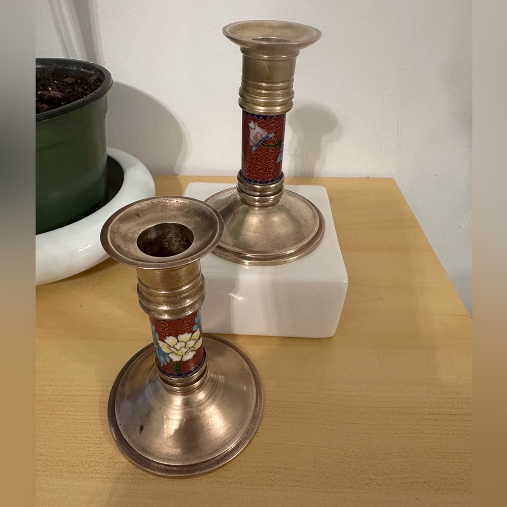 VINTAGE PAIR OF CHINESE CLOISONNE CANDLESTICKS CANDLE HOLDERS BRASS BASE